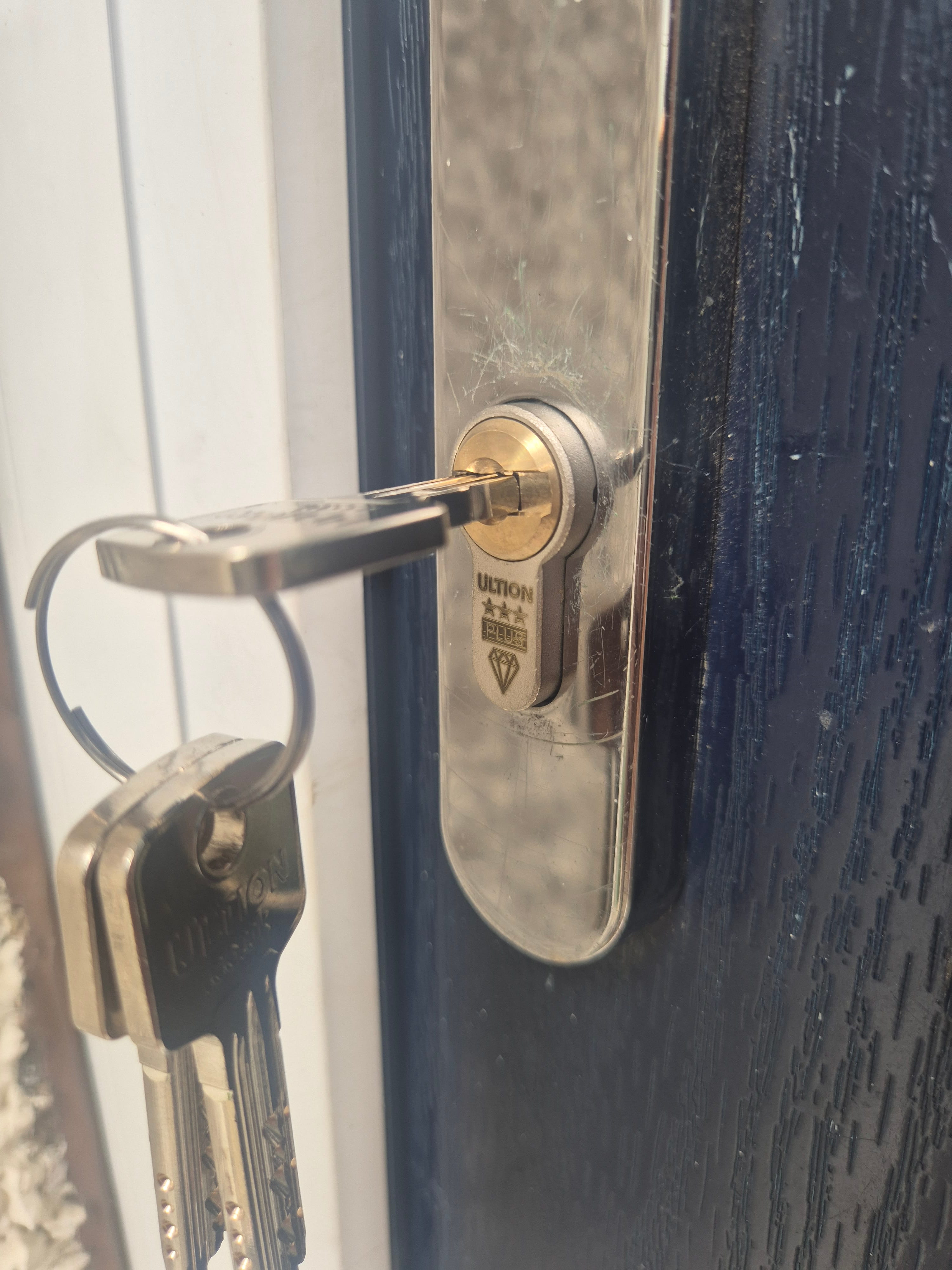 Ultion lock displaying branding, 3 stars and the diamond logo